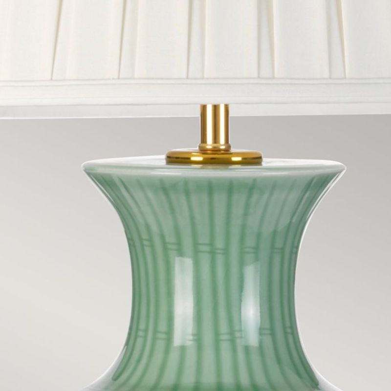 Dalian - Bordlampe m/kremhvit skjerm