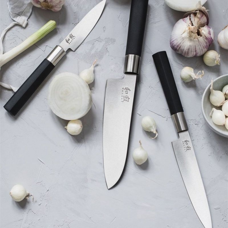 KAI Wasabi Black brødkniv (23 cm)