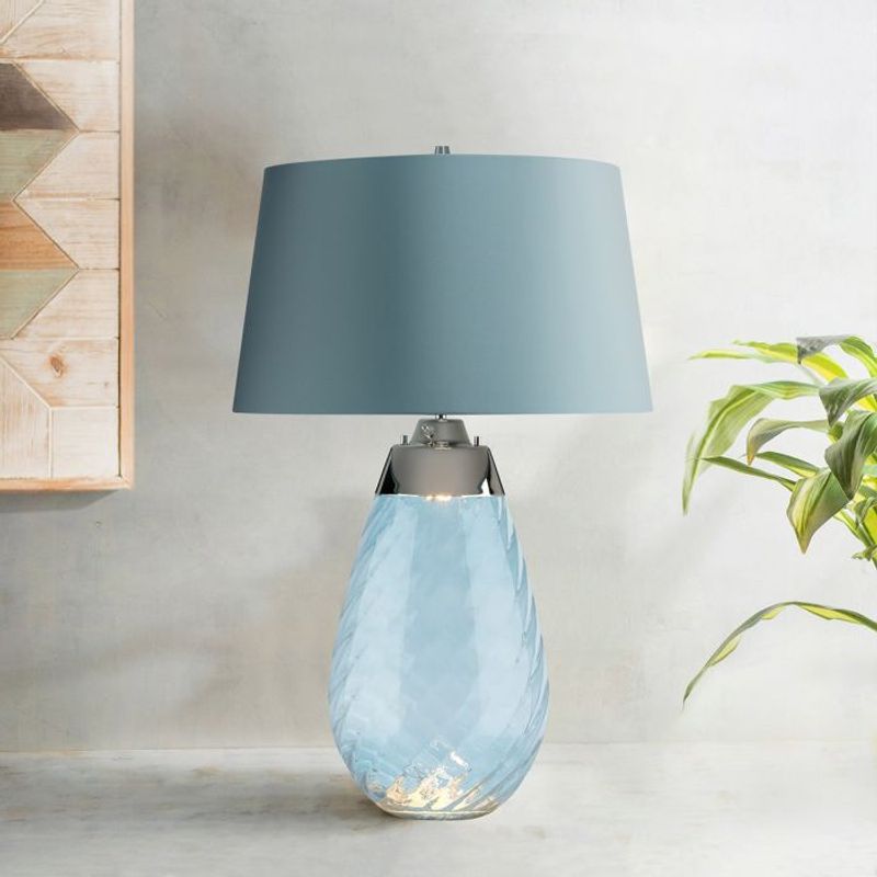 Lena Blue - Bordlampe i glass m/skjerm