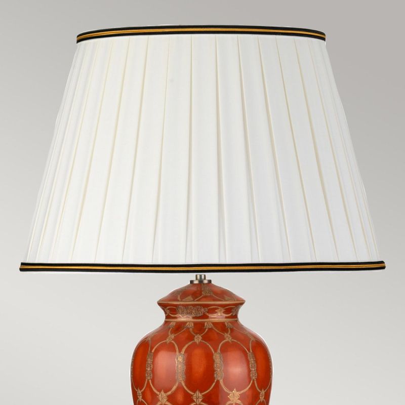 Datai - Bordlampe m/kremfarget lampeskjerm