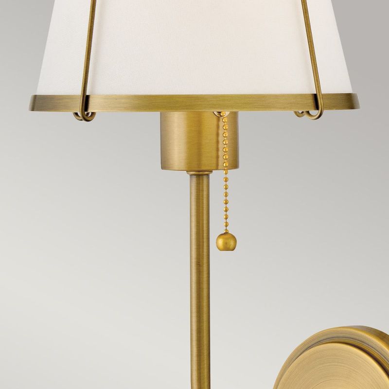 Clarke - Vegglampe i mørk messing